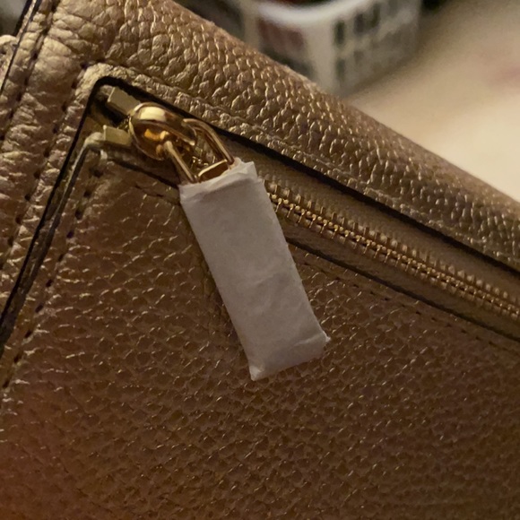 Michael Kors Gold Wallet - Picture 9 of 9